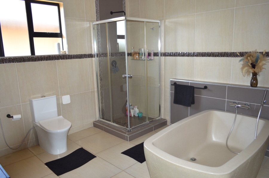 4 Bedroom Property for Sale in Wilkoppies North West